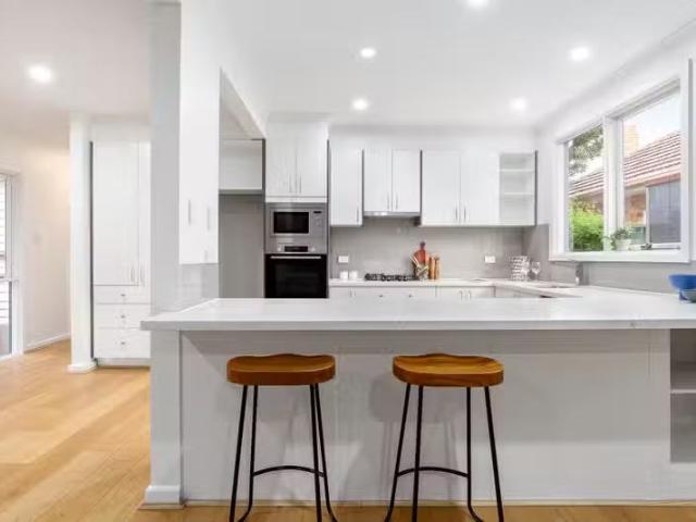 Unique 33 Station Avenue, Mckinnon VIC 3204