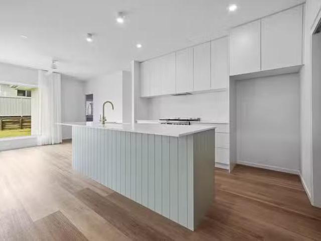 Cheap 3 Conical Rocks Avenue, Pacific Heights, QLD 4703