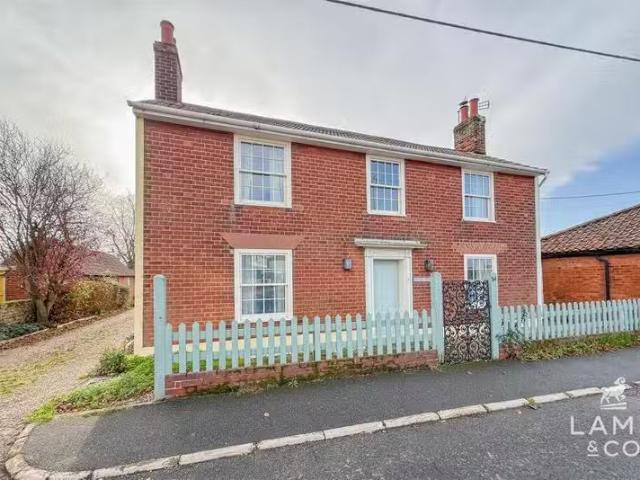 Just in! 3 BA 3 bedroom detached house for rent in Hurst Green.