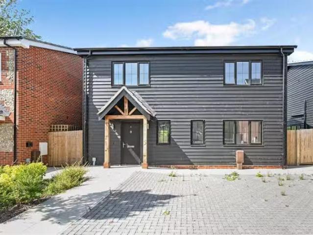Charming 3 BA 3 bedroom house for rent in Yapton Lane, Walbert.