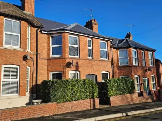 Just in! 3 BA 3 bedroom terraced house for rent in Whitemoor R.