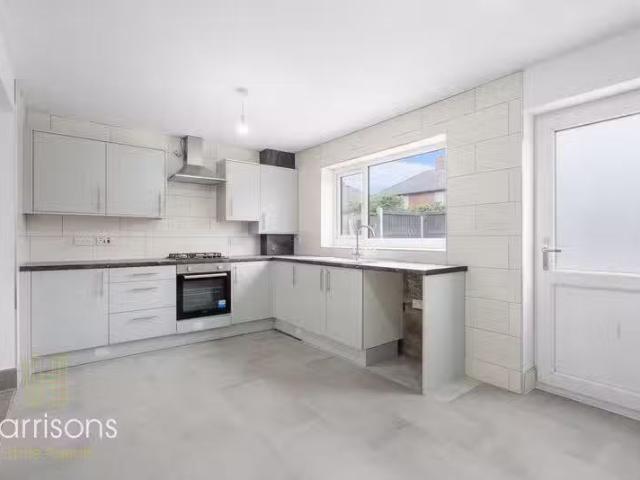 Just in! 3 BA 4 bedroom detached house for rent in Oakes Stree.