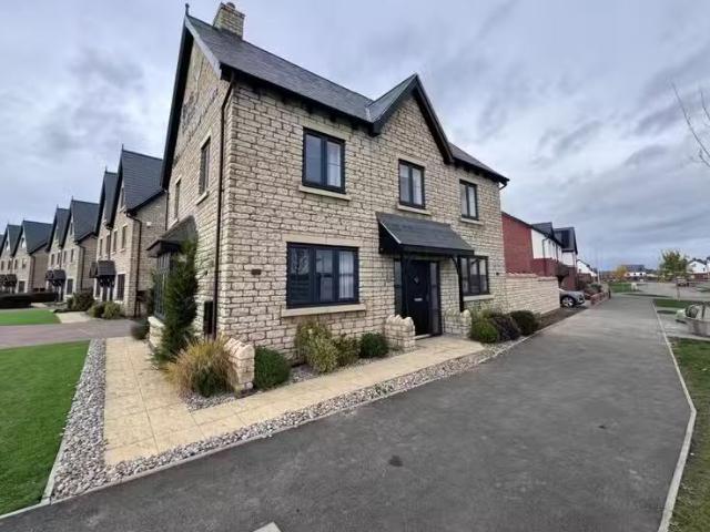 Nice 3 BA 4 bedroom house for rent in Strickland Drive, Shackl.