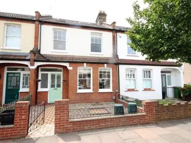 Unique 3 BA 4 bedroom terraced house for rent in Durban Road.
