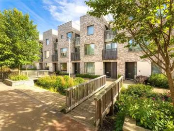 New 3 BA 4 bedroom terraced house for rent in Florey Terrace.