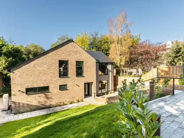 For Rent! 3 BA 5 bedroom detached house for rent in Malvern Ro.