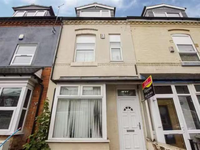 For Rent! 3 BA 6 bedroom apartment for rent in Hubert Road, Se.