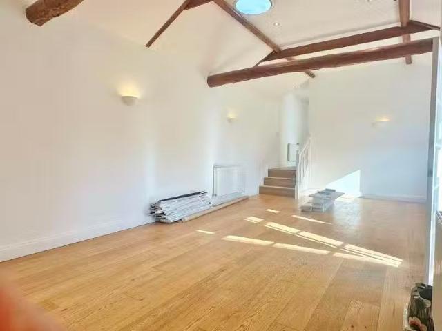 Cozy 3 bedroom terraced house for rent in Church Farm Barns, S.