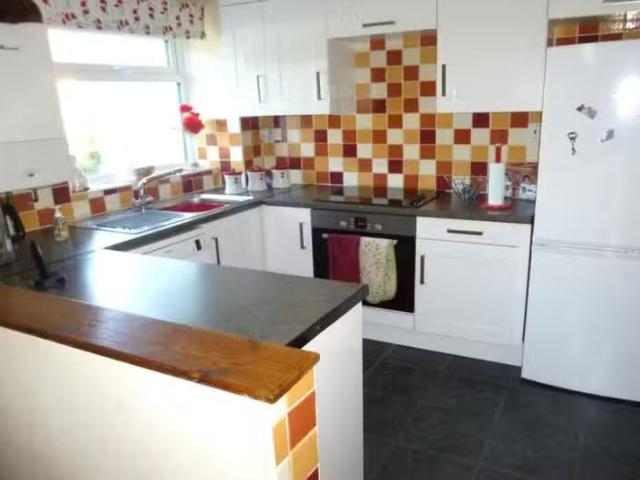 Cozy 3 bedroom terraced house for rent in Enbrook Valley, Sand.