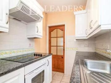 Just in! 3 bedroom terraced house for rent in Frances Road, Co.