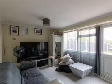 Cheap 3 bedroom terraced house for rent in Highfield Lane, Qui.