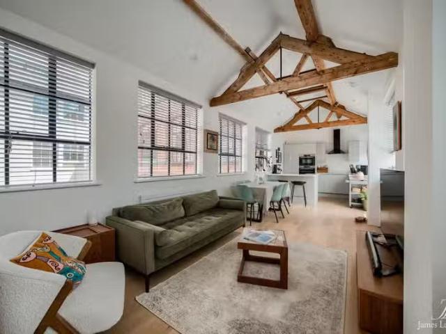 Unique 3 bedroom town house for rent in Osborne House, Vittori.