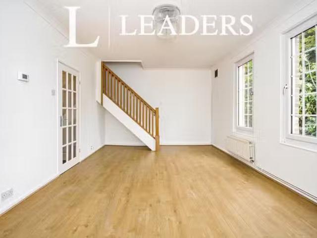 Nice 3 bedroom apartment for rent in Mays Hill Road, Bromley.