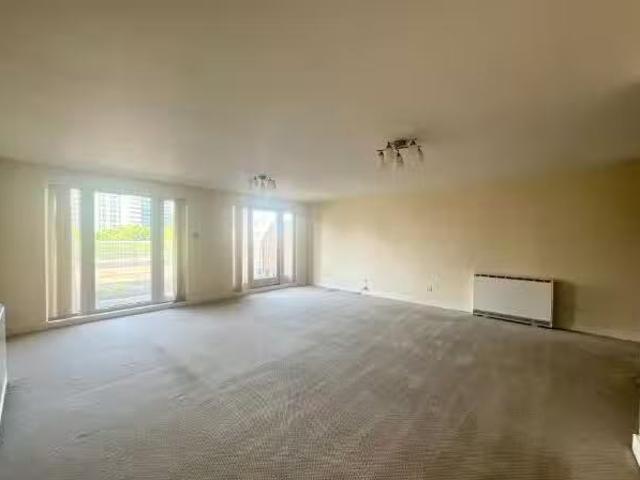 Deal! 3 bedroom apartment for rent in Royal Arch, The Mailbox.