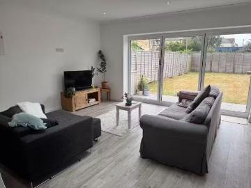 Cozy 3 bedroom detached house for rent in Fernside Road, Oakda.