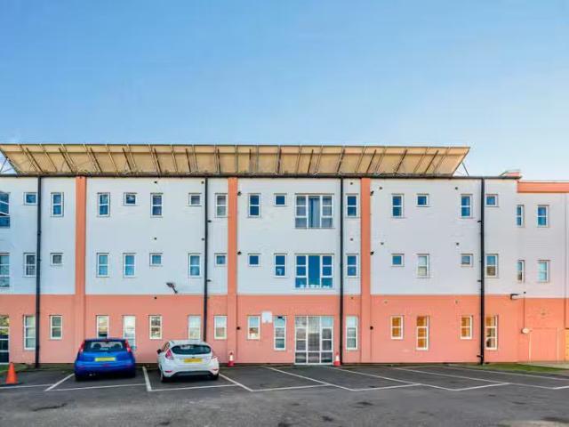 Unique 3 bedroom flat for rent in Perry Hall Road, Orpington.