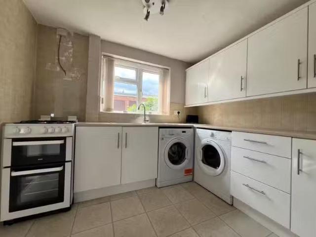 Deal! 3 bedroom house for rent in York Close, Bromsgrove, B61