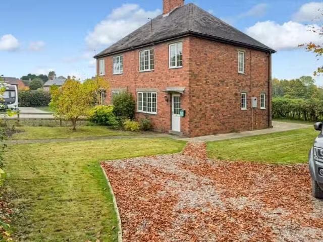 Unique 3 bedroom semi detached house for rent in Main Street.