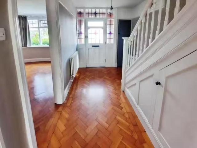 Nice 3 bedroom semi detached house for rent in Alun Crescent.