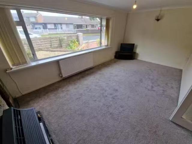 Unique 3 bedroom semi detached house for rent in Castle Drive.