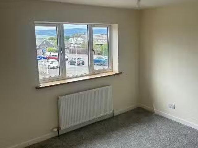 Deal! 3 bedroom semi detached house for rent in High Street, L.