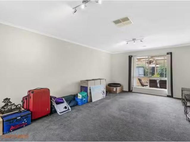 Deal! 3 Bellchambers Crescent, Banks House for rent Listed by.
