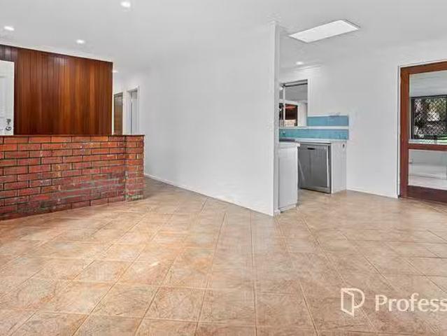 Cozy 3 Blackadder Road, Swan View, WA 6056