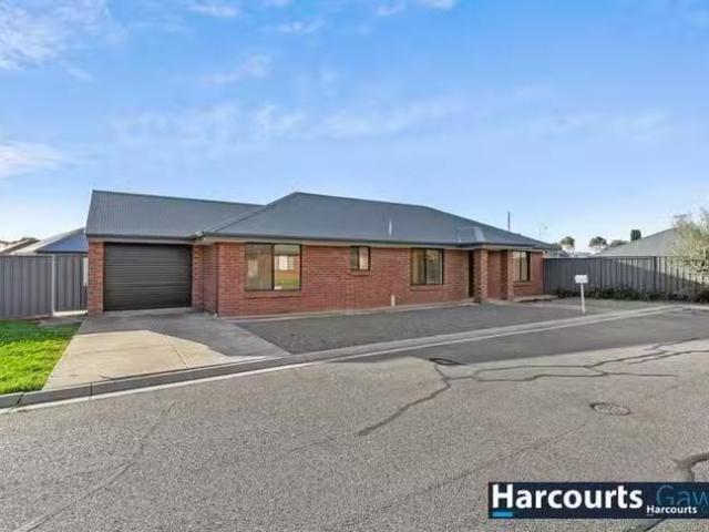 Unique 3 BR 3 Dylan Court, Smithfield, SA 5114