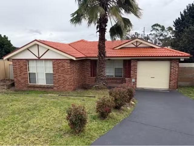 Unique 3 BR 3 Portia Close, ROSEMEADOW House for rent Listed.