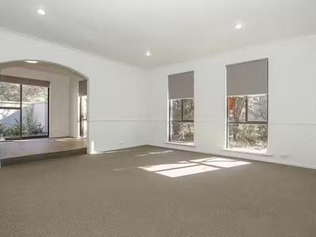 Deal! 3 BR 104 Osmaston Road, Carine, WA 6020