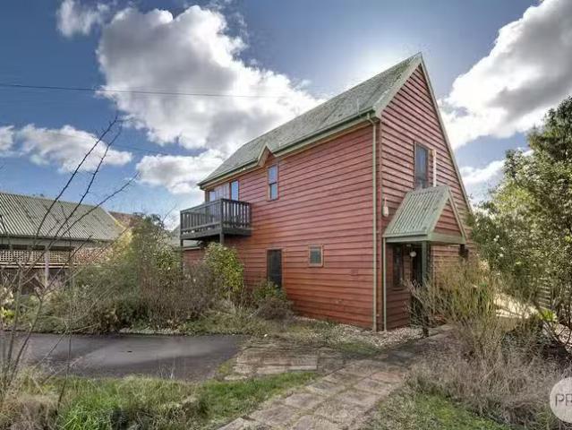 Nice 3 BR 109 Canterbury Street, Brown Hill, VIC 3350
