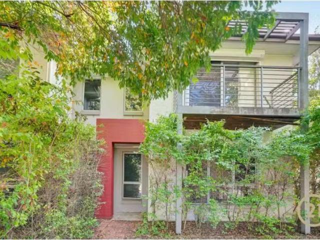Unique 3 BR 102 Stanhope Parkway, Stanhope Gardens House for r.