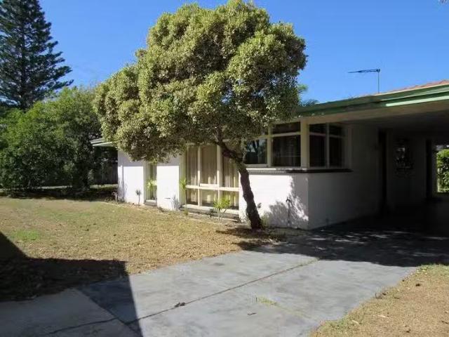 Deal! 3 BR 103 Read Street, Rockingham, WA 6168