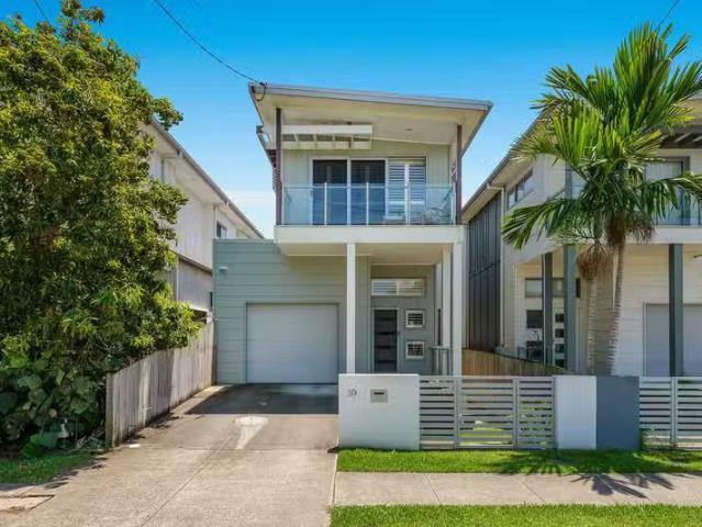 For Rent! 3 BR 10 Marie Street, BALMORAL, QLD 4171 House for.