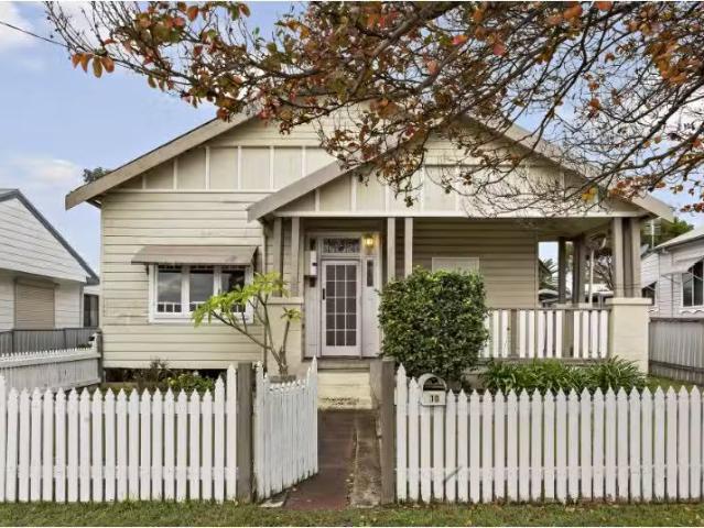 Nice 3 BR 10 Stephen Street, Cessnock House for rent Listed b.