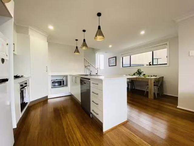 Nice 3 BR 10B Barrett Street, Gregory Hills, NSW 2557