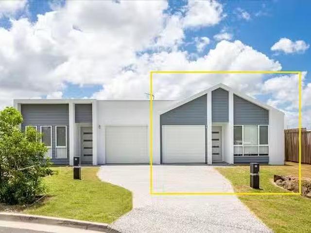 Charming 3 BR 1/17 O'connell Court, Pimpama, QLD 4209