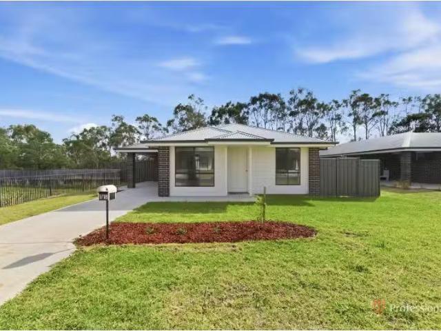 For Rent! 3 BR 1/18 Sunrise Crescent, Armidale Townhouse for r.