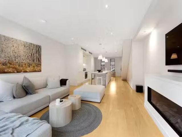 For Rent! 3 BR 112 Neville Street, Middle Park, VIC 3206