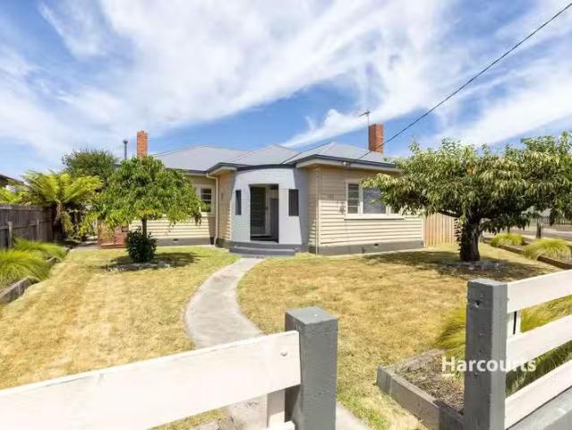 Cozy 3 BR 1/135 Oldaker Street, DEVONPORT, TAS 7310 House fo.