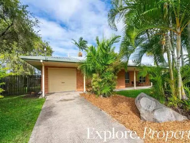 Cozy 3 BR 11 Holmes Drive, Beaconsfield, QLD 4740