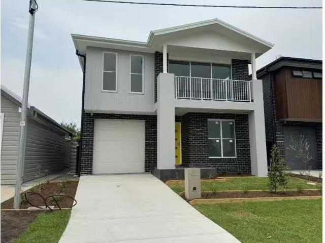 Cozy 3 BR 11 Pilkington St, North Lambton Townhouse for rent.