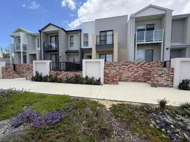 Unique 3 BR 11 Vantage Lane, Treeby, WA 6164