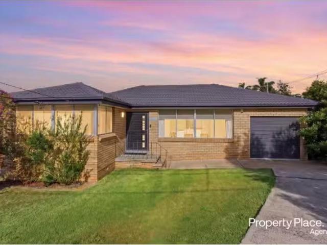 Unique 3 BR 129A Centaur Street, Revesby Heights House for ren.