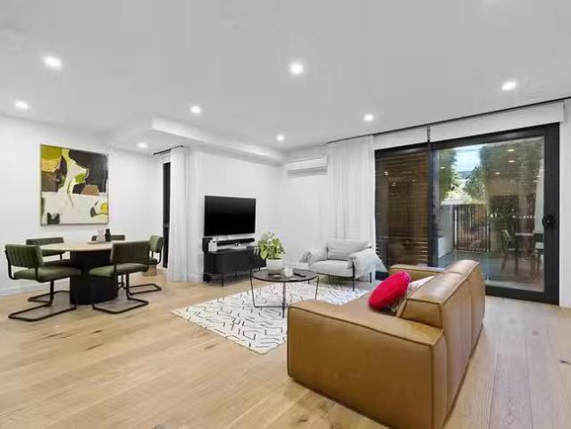 Rental! 3 BR 1/21 Belsize Avenue, Carnegie, VIC 3163