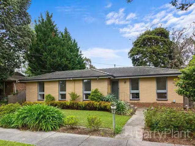 Nice 3 BR 12 Kauri Court, Croydon, VIC 3136