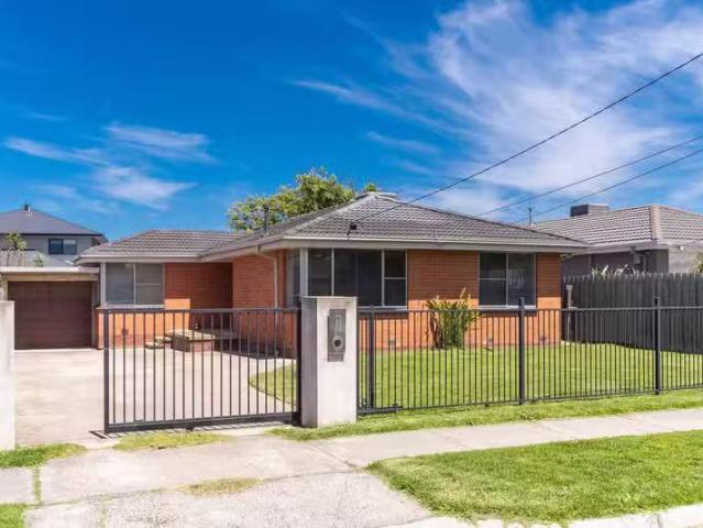 For Rent! 3 BR 12 Norman Avenue, Chelsea Heights, VIC 3196 H.