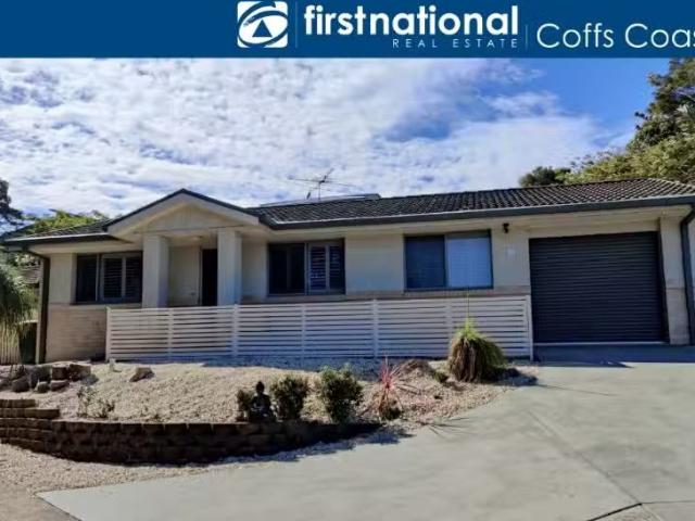 Unique 3 BR 12 Suffolk Close, COFFS HARBOUR House for rent Li.