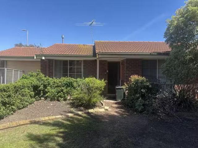 Deal! 3 BR 1/35 Wickham Street, Melton South, VIC 3338