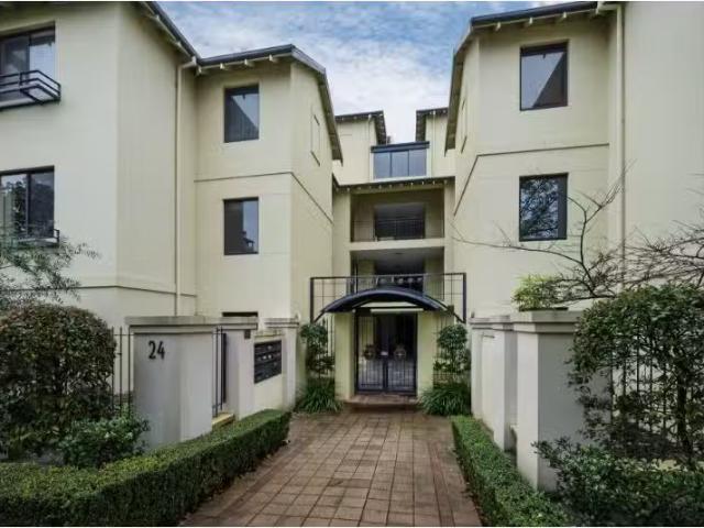 Just in! 3 BR 13/24 Constitution Street, EAST PERTH Apartment.